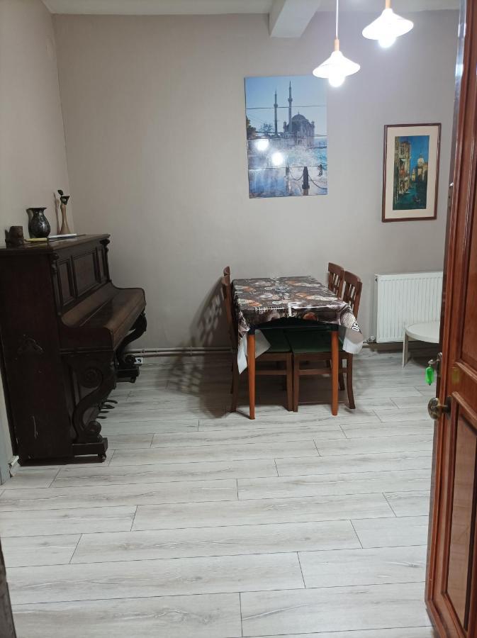 Retro & Wood Apartment Istanbul Exterior photo